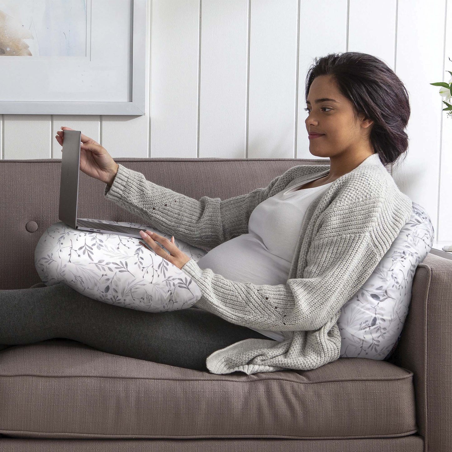 Almohada de Embarazo - Total Body Pillow - Gray Falling Leaves