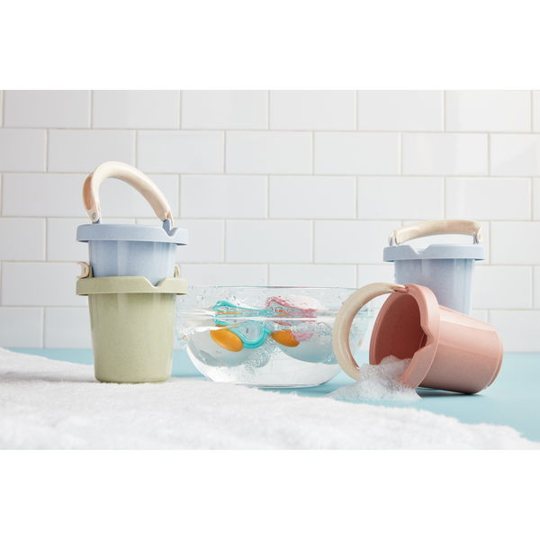 Blue Wind-Up Bath Swimmer & Bucket Set & Bucket Sets / Set de Cubos y Juguete de Baño