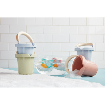 Blue Wind-Up Bath Swimmer & Bucket Set & Bucket Sets / Set de Cubos y Juguete de Baño