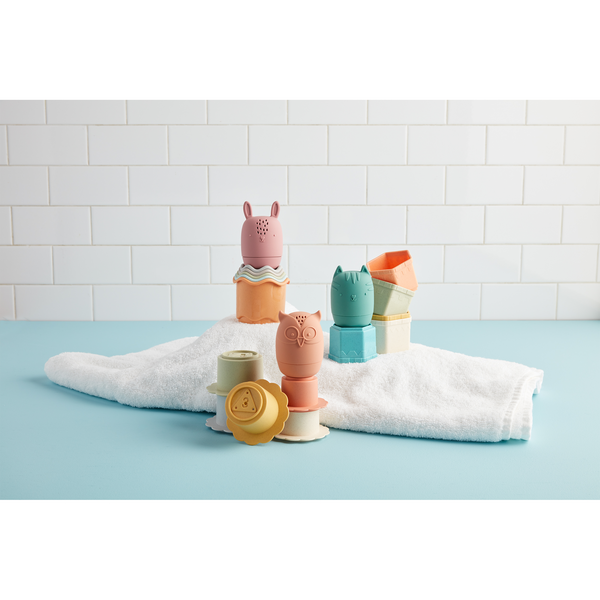 Green Squirt Toy & Stacking Cup Set / Set de Tazas de Apilar y Juguete de Baño